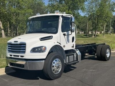 2027 FREIGHTLINER BUSINESS CLASS M2 106 PL Cab Chassis Truck #1532 2027 FREIGHTLINER BUSINESS CLASS M2 106 PL Cab Chassis Truck #1532