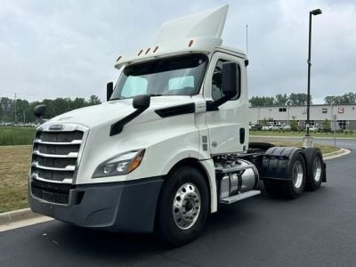 2018 FREIGHTLINER CASCADIA 126 Daycab #1537 2018 FREIGHTLINER CASCADIA 126 Daycab #1537