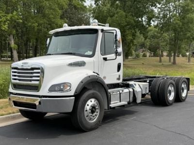 2025 FREIGHTLINER BUSINESS CLASS M2 112 Cab Chassis Truck #1542 2025 FREIGHTLINER BUSINESS CLASS M2 112 Cab Chassis Truck #1542