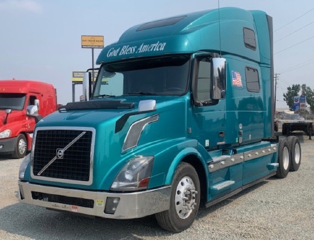 2015 VOLVO 780 SLEEPER FOR SALE 1889