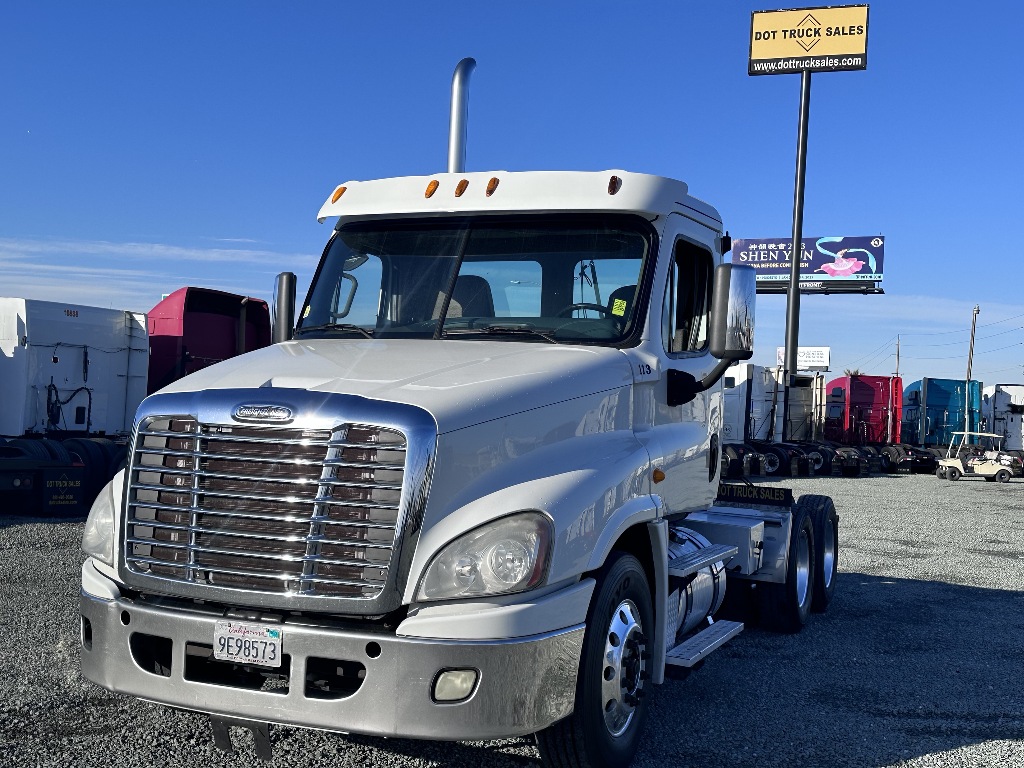 USED 2013 FREIGHTLINER CASCADIA DAYCAB TRUCK #2010