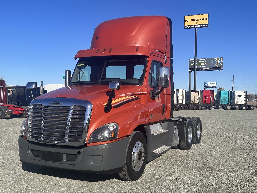 USED 2016 FREIGHTLINER CASCADIA 125 DAYCAB TRUCK #2023