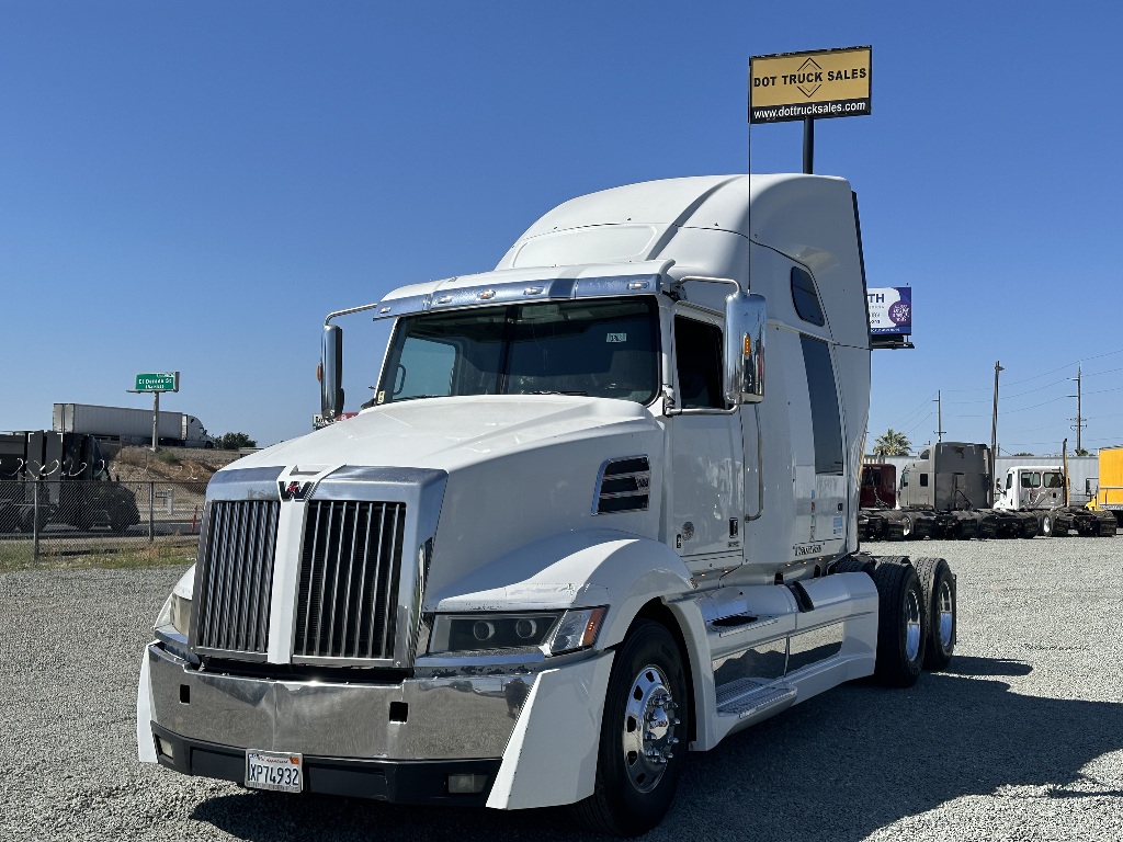 2017 WESTERN STAR 5700XE SLEEPER FOR SALE 2074