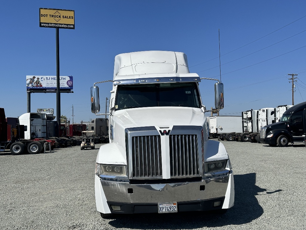 2017 WESTERN STAR 5700XE SLEEPER FOR SALE 2074