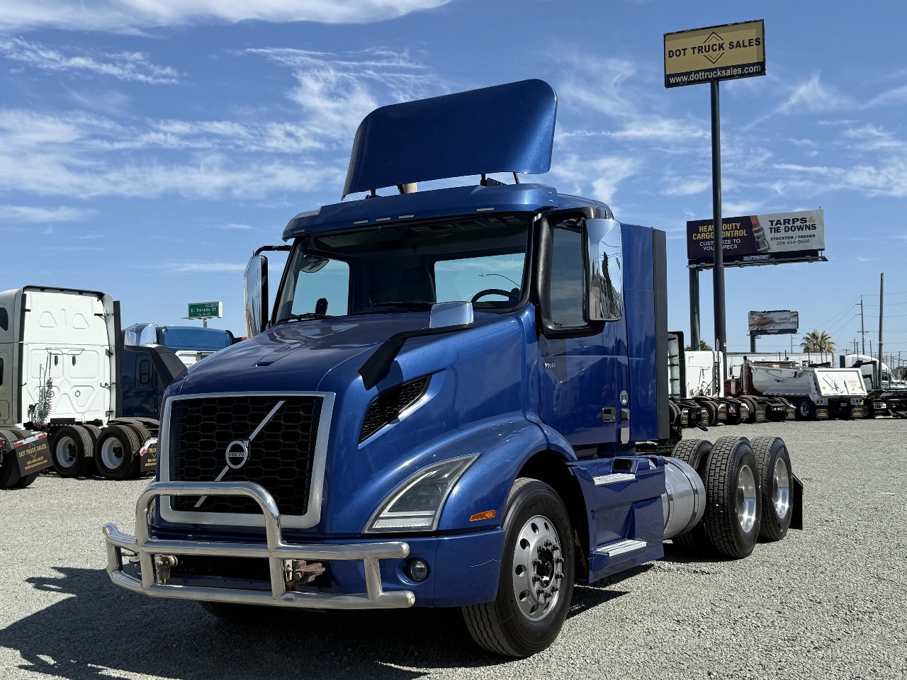 2018 VOLVO VNL64T300 Daycab #1 2018 VOLVO VNL64T300 Daycab #1