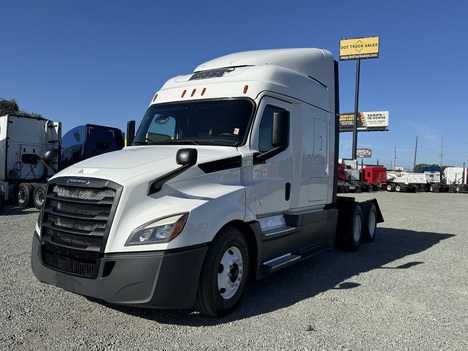 2019-freightliner-cascadia-126-sleeper #2331