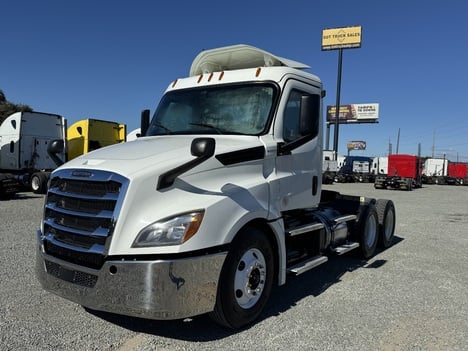 2020-freightliner-cascadia-sleeper #2356 2020-freightliner-cascadia-sleeper #2356