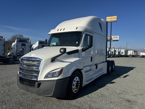 2019-freightliner-cascadia-126-sleeper #2359