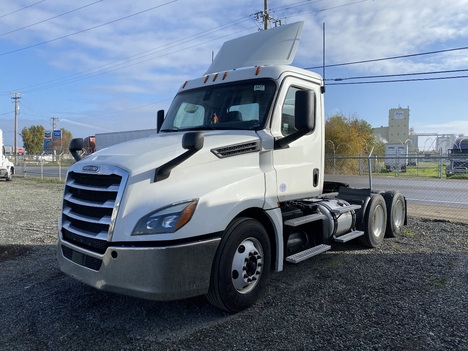 2019-freightliner-cascadia-sleeper #2365