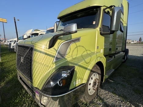 2016 VOLVO D13 Sleeper #2374 2016 VOLVO D13 Sleeper #2374