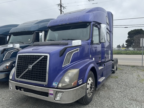 2016 VOLVO VNL780 Sleeper #2380