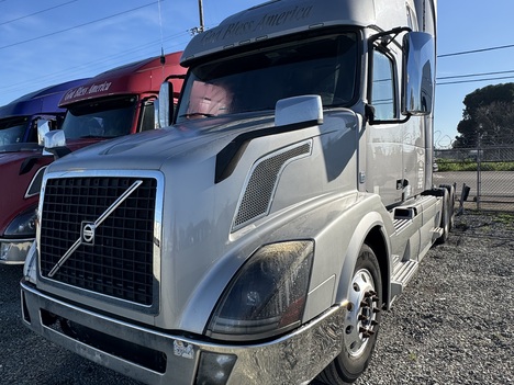 2016 VOLVO VNL780 Sleeper #2382