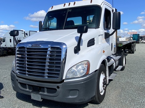 2017 FREIGHTLINER CASCADIA Daycab #2391