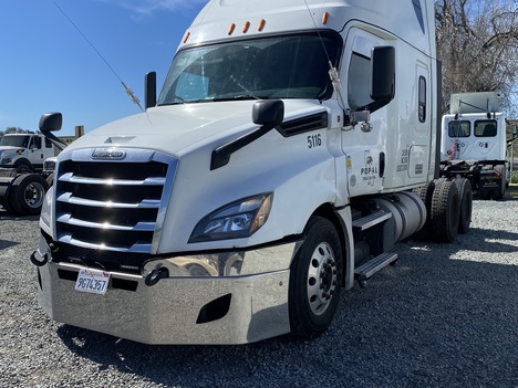 2019-freightliner-cascadia-sleeper #2394