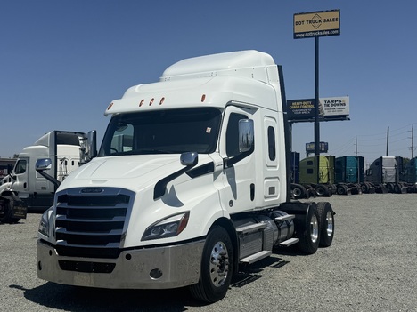 2020 FREIGHTLINER CASCADIA Sleeper #2411