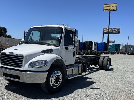 2020 FREIGHTLINER M2106 Daycab #2412 2020 FREIGHTLINER M2106 Daycab #2412