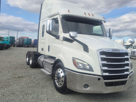 2020-freightliner-cascadia-pe116064s-t-sleeper #2414