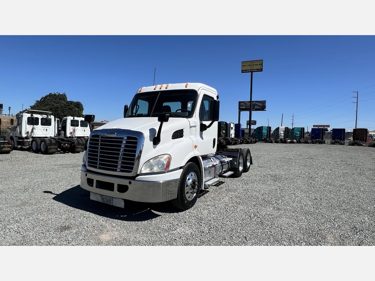 2013 FREIGHTLINER CA113DC Daycab #1 2013 FREIGHTLINER CA113DC Daycab #1