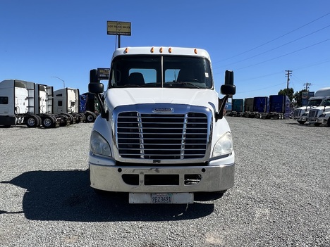 2013-freightliner-ca113dc-daycab #2416