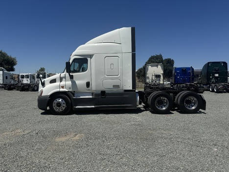 2016 FREIGHTLINER CASCADIA Sleeper #2418