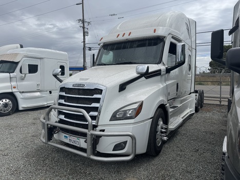 2023-freightliner-cascadia-sleeper #2423