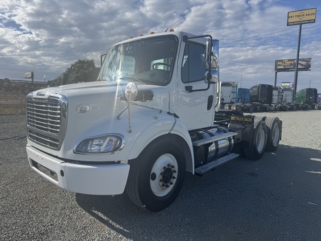 2020-freightliner-cascadia-126-sleeper #2438