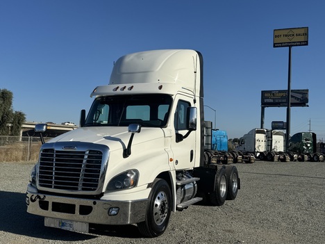 2019-freightliner-cascadia-125-daycab #2439