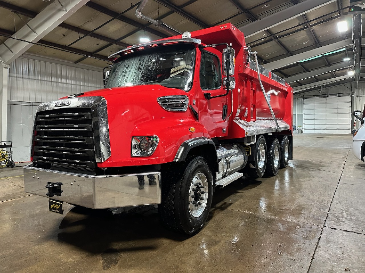 FREIGHTLINER 114SD Tri-Axle Steel Dump Truck #1 FREIGHTLINER 114SD Tri-Axle Steel Dump Truck #1