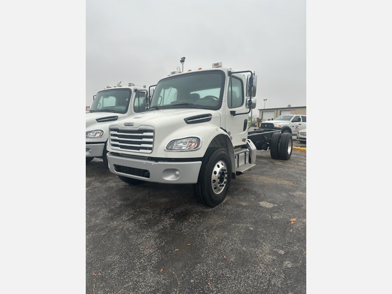 FREIGHTLINER M2 106 Cab Chassis Truck #1 FREIGHTLINER M2 106 Cab Chassis Truck #1