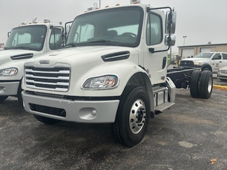  FREIGHTLINER M2 106 Cab Chassis Truck #1272