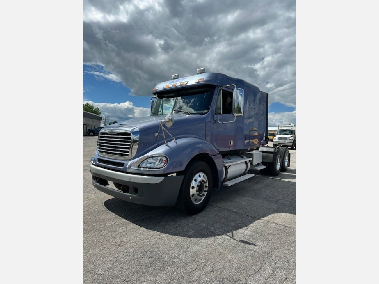 2011 FREIGHTLINER COLUMBIA 120 Tandem Axle Sleeper #1 2011 FREIGHTLINER COLUMBIA 120 Tandem Axle Sleeper #1
