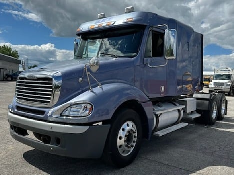 2011 FREIGHTLINER COLUMBIA 120 Tandem Axle Sleeper #1293 2011 FREIGHTLINER COLUMBIA 120 Tandem Axle Sleeper #1293