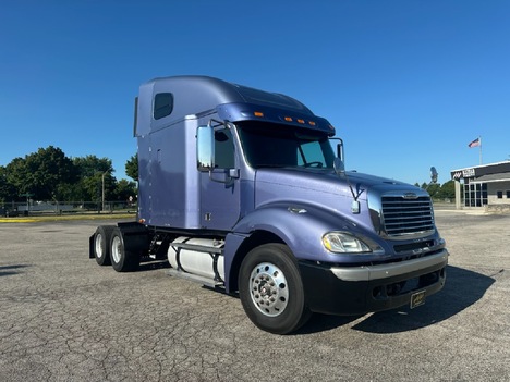 2015-freightliner-columbia-120-tandem-axle-sleeper #1298