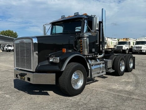 1999 FREIGHTLINER FLD120SD Tandem Axle Daycab #1304 1999 FREIGHTLINER FLD120SD Tandem Axle Daycab #1304
