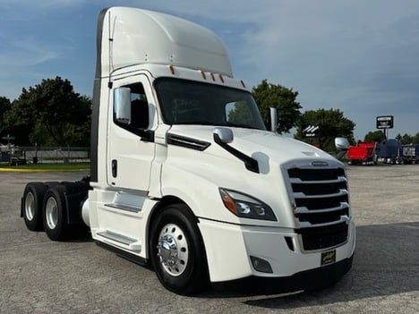 2018 FREIGHTLINER CASCADIA 126 Tandem Axle Daycab #1308 2018 FREIGHTLINER CASCADIA 126 Tandem Axle Daycab #1308