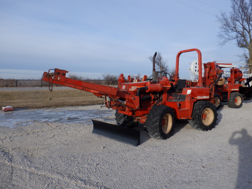 USED 1998 DITCH WITCH 8020T TURBO RIDE-ON TRENCHER - VIBRATORY PLOW EQUIPMENT #3543