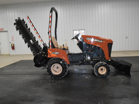 USED 2015 DITCH WITCH RT30 RIDE-ON TRENCHER EQUIPMENT #3765-4