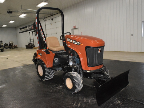 USED 2015 DITCH WITCH RT30 RIDE-ON TRENCHER EQUIPMENT #3765-5