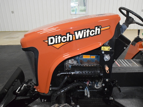 USED 2015 DITCH WITCH RT30 RIDE-ON TRENCHER EQUIPMENT #3765-9