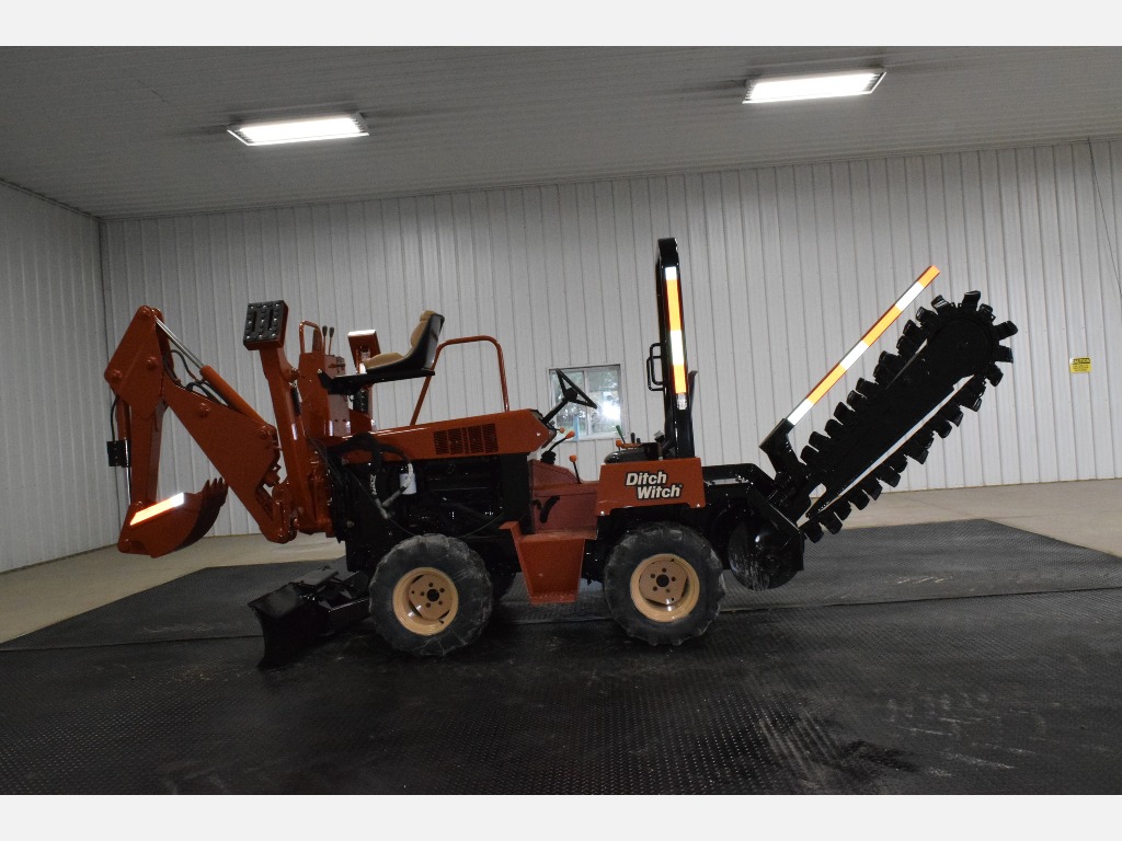 USED 2001 DITCH WITCH 3610 RIDE-ON TRENCHER EQUIPMENT #3776