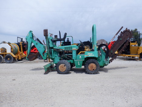USED 2002 DITCH WITCH 3700 RIDE-ON TRENCHER EQUIPMENT #3821-1