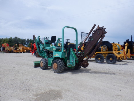 USED 2002 DITCH WITCH 3700 RIDE-ON TRENCHER EQUIPMENT #3821-3