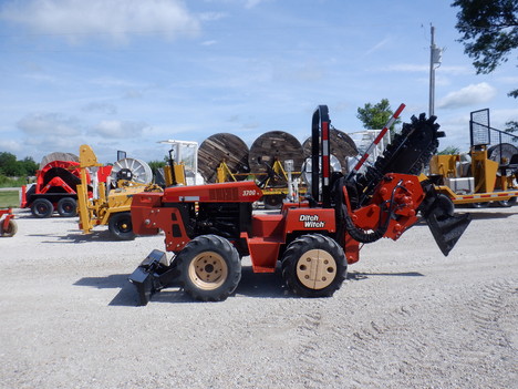 USED 2002 DITCH WITCH 3700 RIDE-ON TRENCHER - VIBRATORY PLOW EQUIPMENT #3822-1