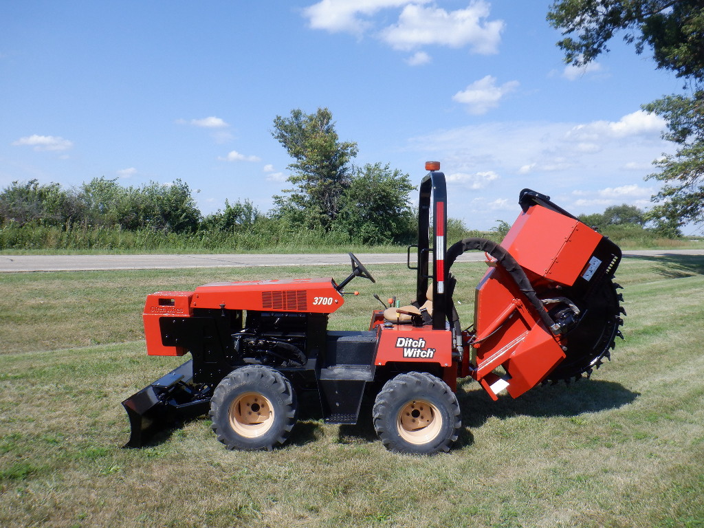 USED 2002 DITCH WITCH 3700 ROCK SAW EQUIPMENT #3840