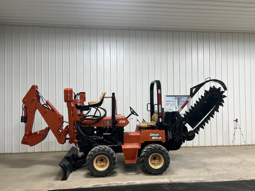 USED 2000 DITCH WITCH 3700 RIDE-ON TRENCHER EQUIPMENT #3841