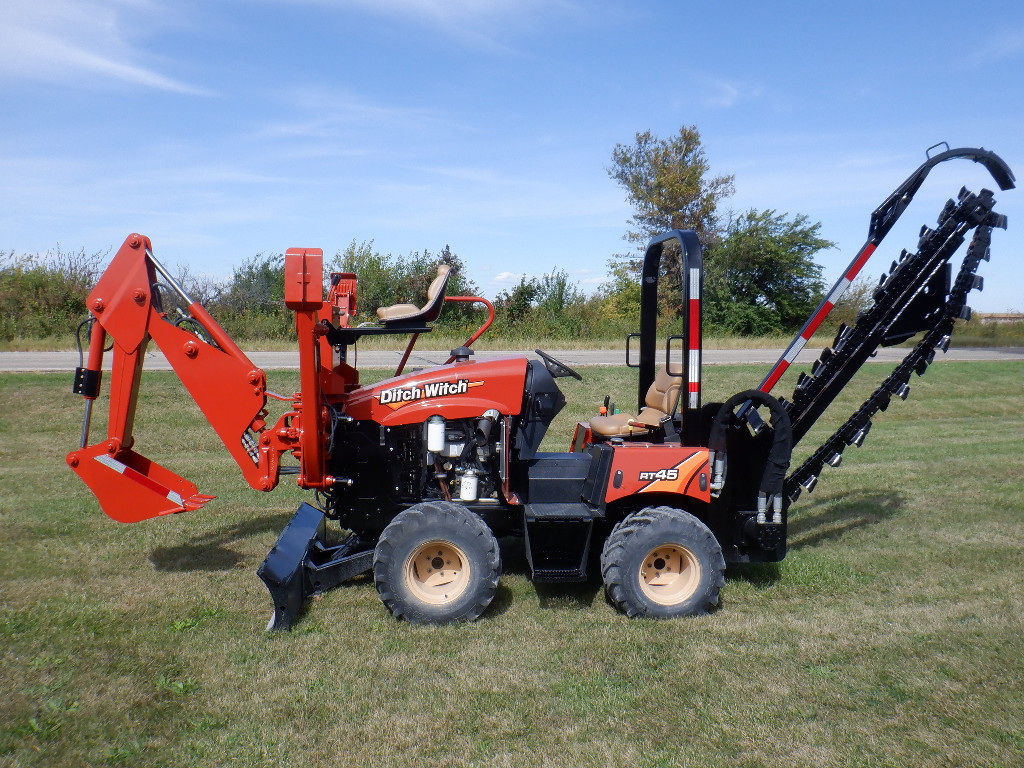 USED 2016 DITCH WITCH RT45 RIDE-ON TRENCHER EQUIPMENT #3842