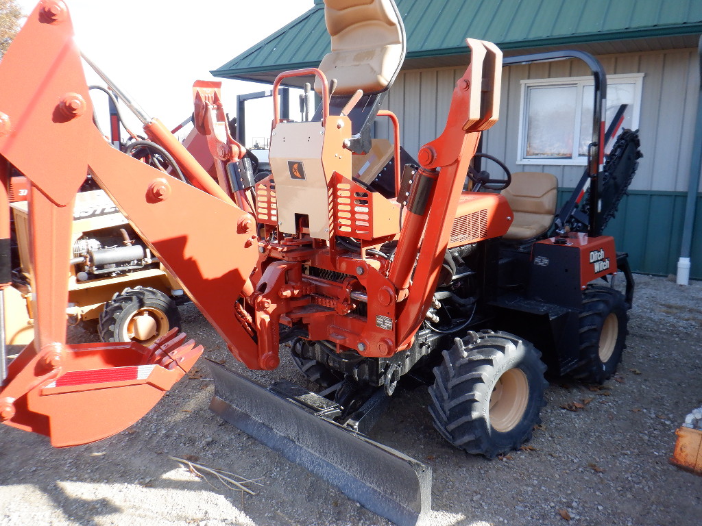 USED 2001 DITCH WITCH 3610 RIDE-ON TRENCHER EQUIPMENT #3862