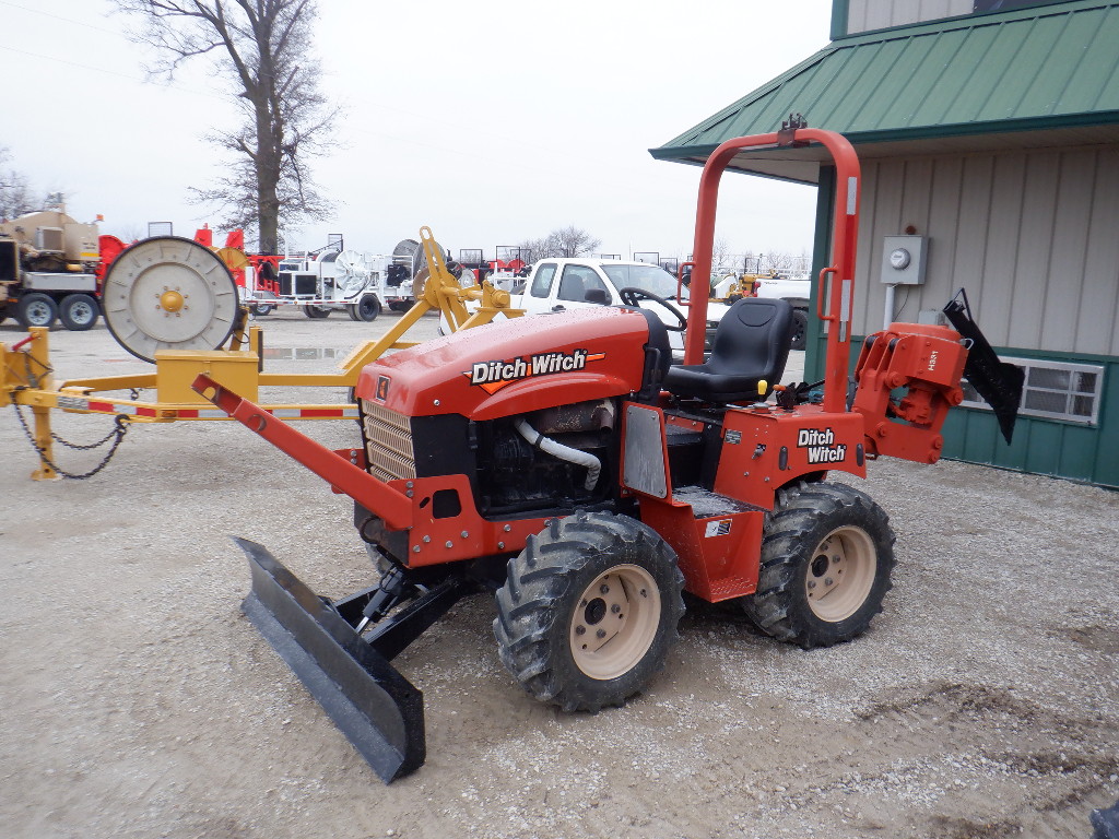 USED 2006 DITCH WITCH RT40 RIDE-ON VIBRATORY PLOW EQUIPMENT #3913