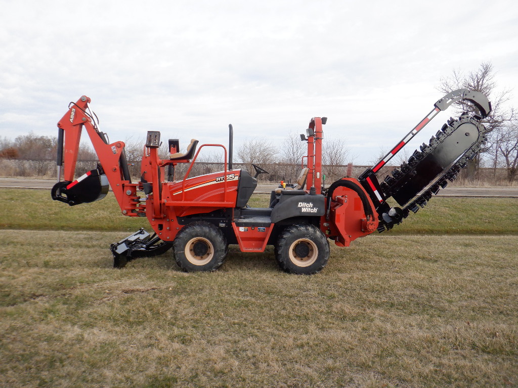 USED 2006 DITCH WITCH RT55 RIDE-ON TRENCHER EQUIPMENT #3947