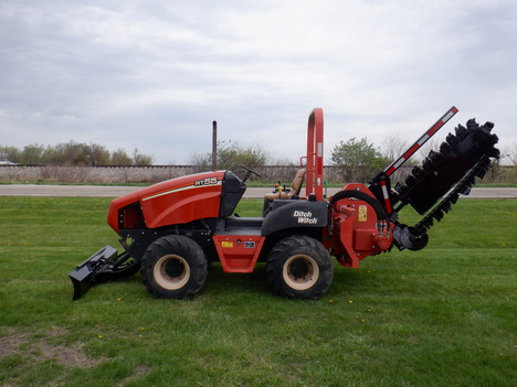 USED 2014 DITCH WITCH RT55 RIDE-ON TRENCHER EQUIPMENT #3973-1